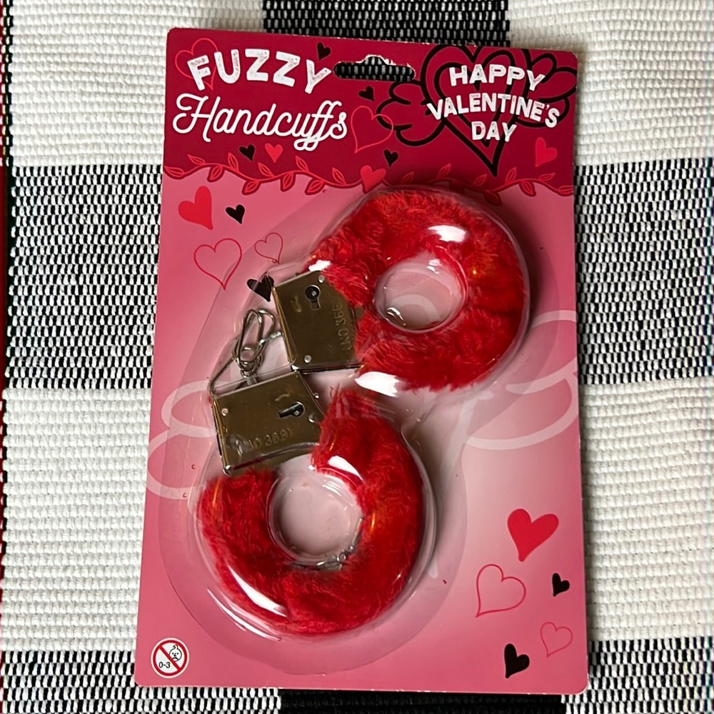 #H.CL.A.16.0 🦋$2 ADD ON•Fuzzy Handcuffs
